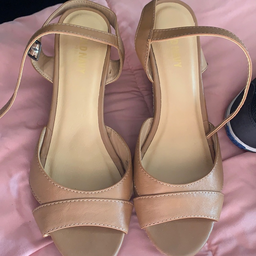 Old navy sandals size 8